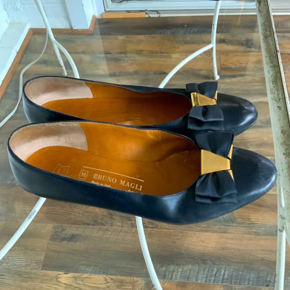 Lovely pair of Bruno Magli Navy Flats with Bow-Size 7.5M